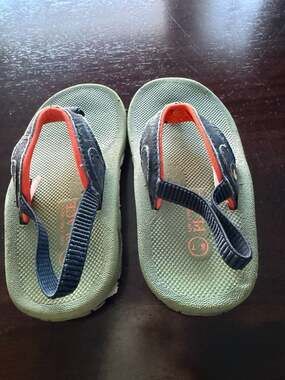 The Children's Place Toddler Boys Green Flip Flop Sandals Backstrap Size 6-7